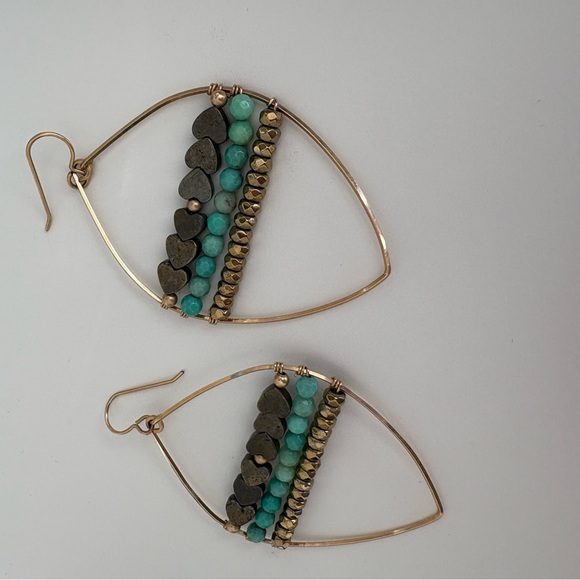 Gold and heart bead earrings - Picture 5 of 6